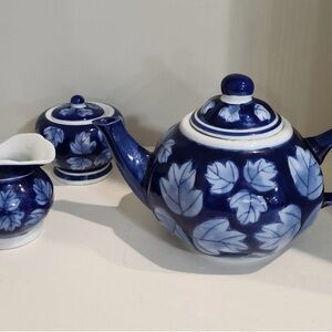 DesignPac cobalt Blue and White leaves Ceramic tea pot creamer and sugar set